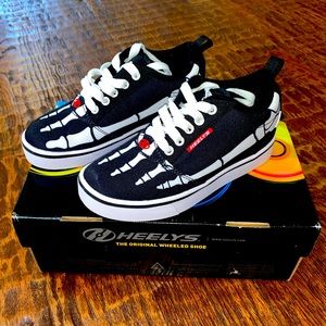 Heelys Skeleton/ Bone Kid’s Size 4